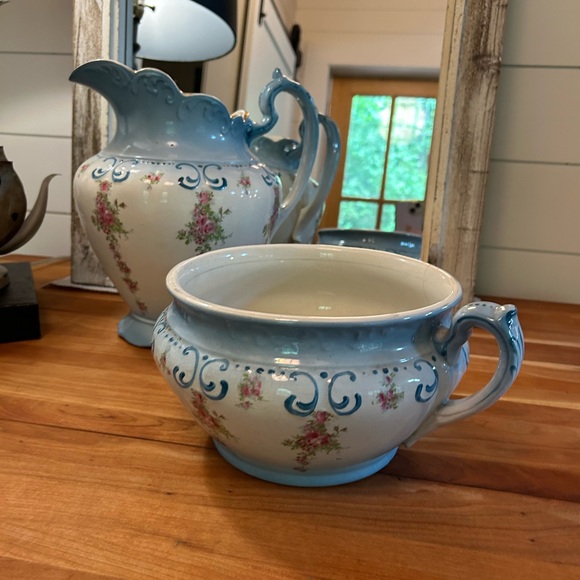 💙Antique Chamber Pot and Pitcher💙 - Picture 15 of 16